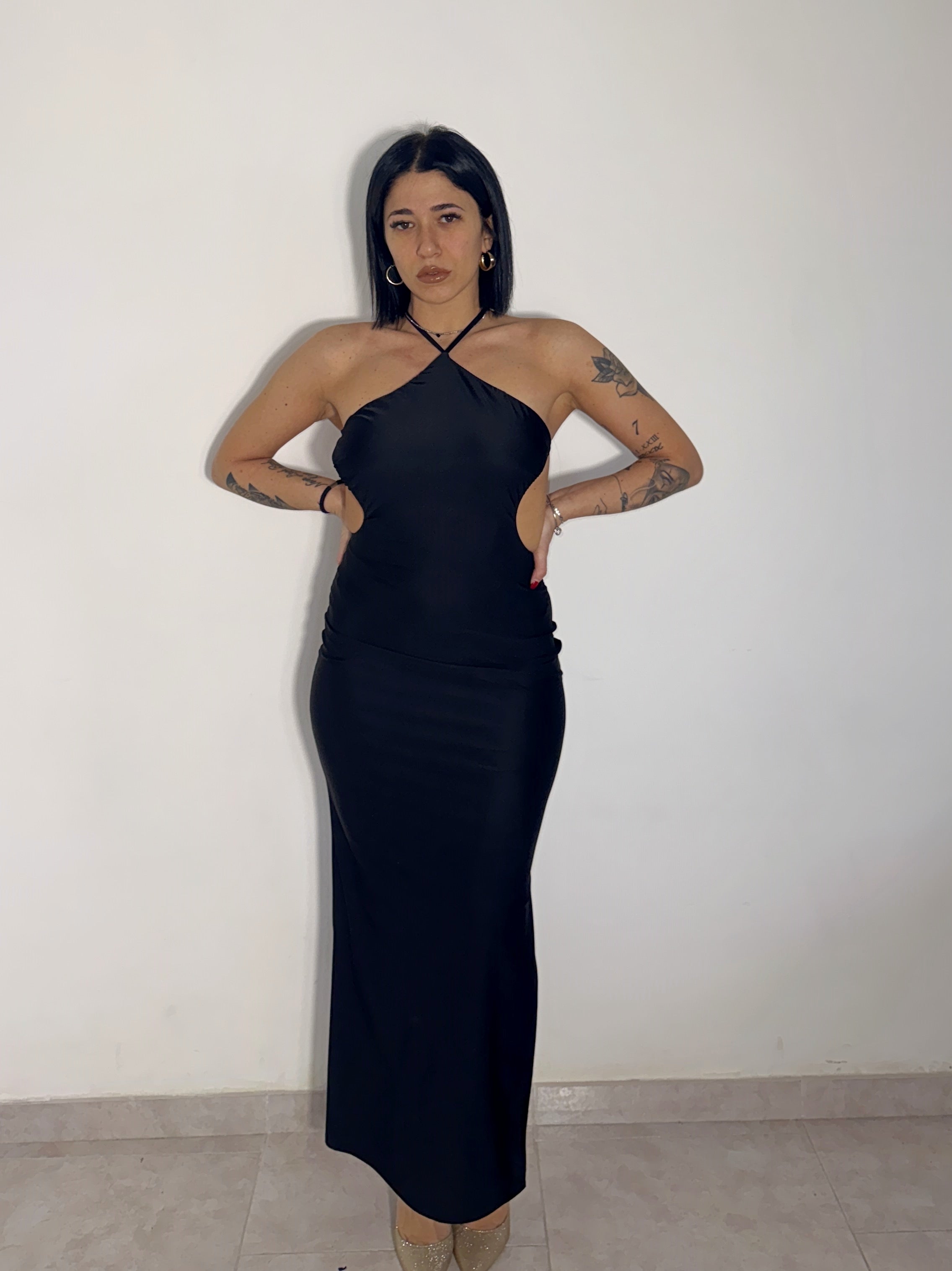 Abito lungo con scollo spalle